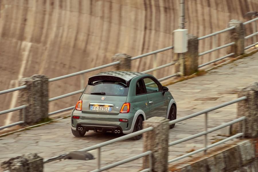  Abarth 695 70° Anniversario (312) 2019 года  (WW) (фото 29 из 70)